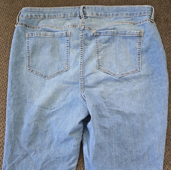 Old Navy Jeans Womens Sz 18 Blue Straight Leg High Rise Light Wash 36x25 - Picture 11 of 12